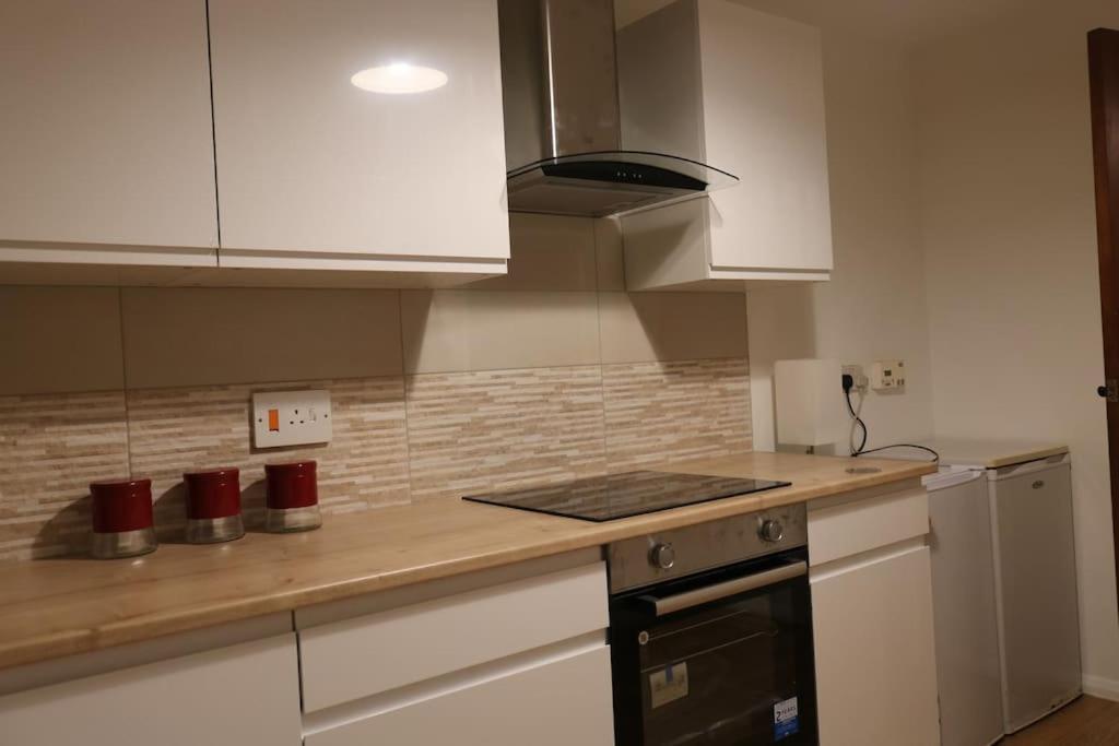 Entire -4 Bedrooms Detached House With Driveway نوتينغهام المظهر الخارجي الصورة