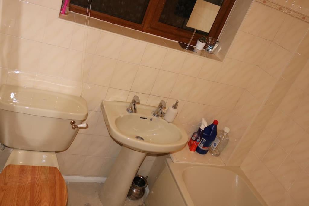Entire -4 Bedrooms Detached House With Driveway نوتينغهام المظهر الخارجي الصورة