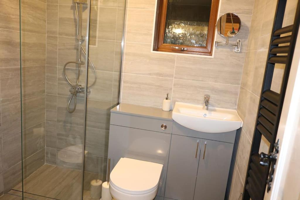 Entire -4 Bedrooms Detached House With Driveway نوتينغهام المظهر الخارجي الصورة